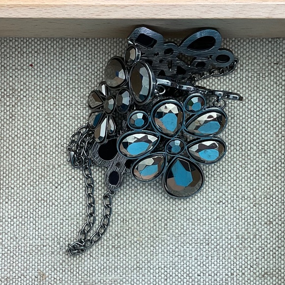 Faceted Gunmetal Stone Statement Necklace - Picture 4 of 4